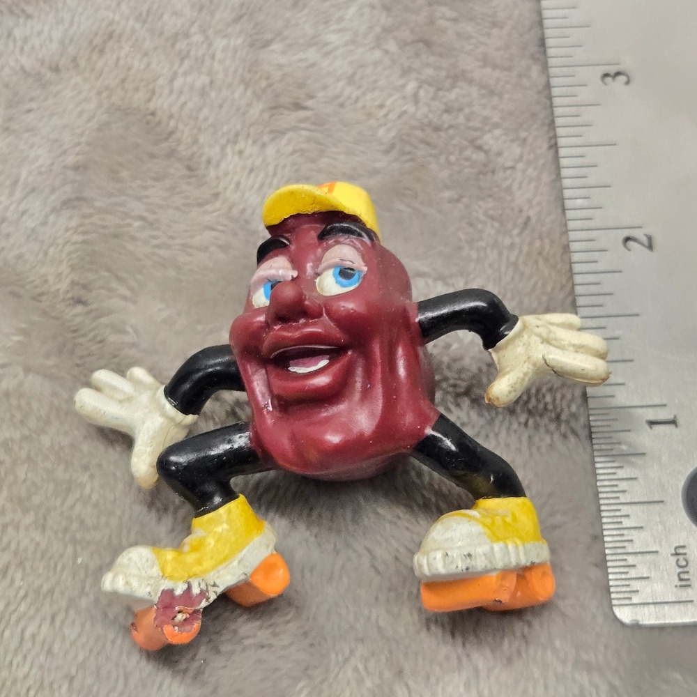 Vintage 1988 California Raisins Roller Skating PVC Figure Applause 2 inch